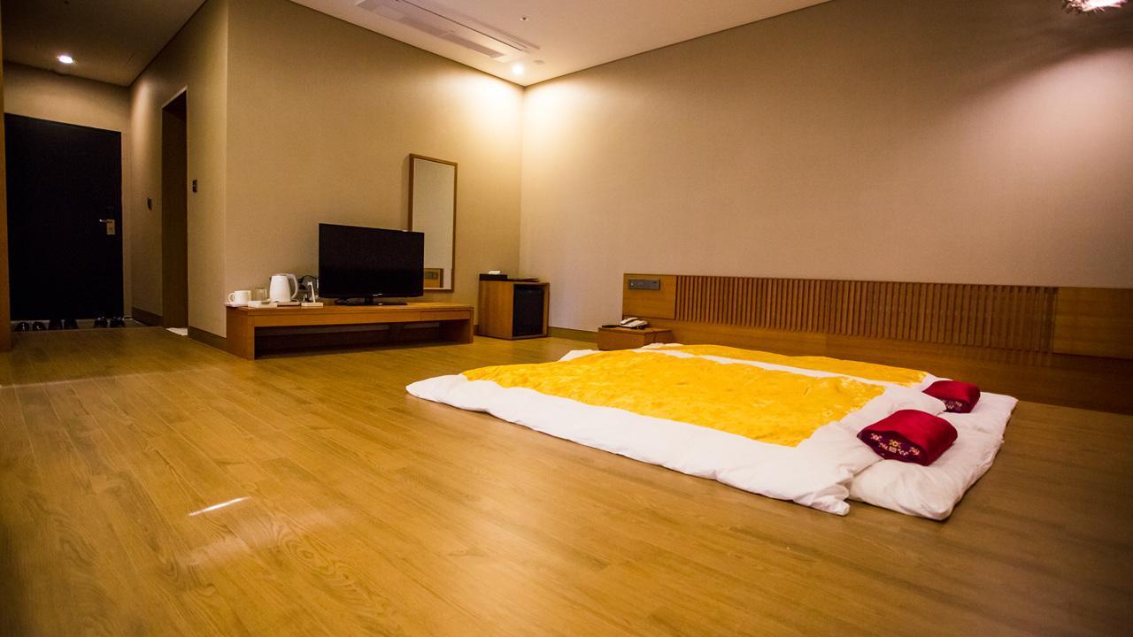 J Square Hotel And Wedding Jinju Zewnętrze zdjęcie